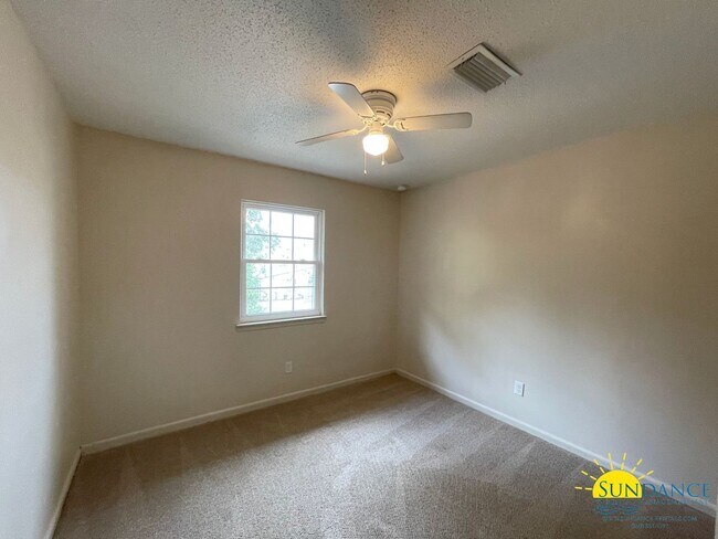 Building Photo - Adorable 3 Bedroom Townhouse In Fort Walton Beach!
