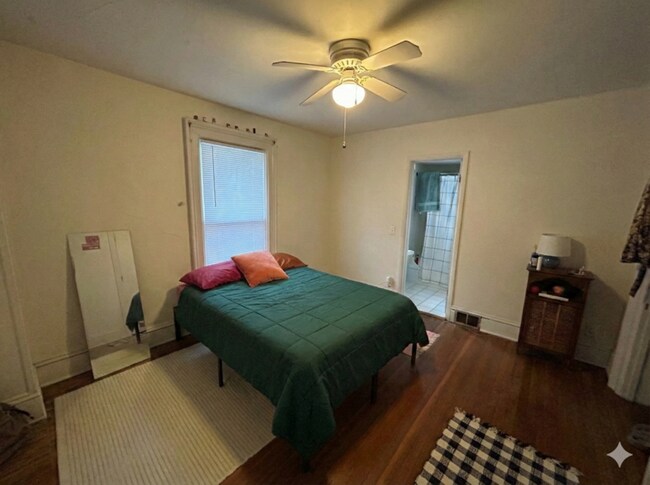 Building Photo - 129 E Gorham St