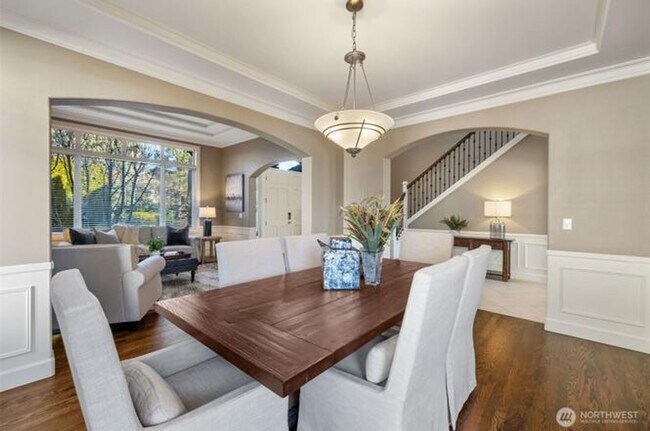 Building Photo - Luxury Living in sought after Sterling Woods
