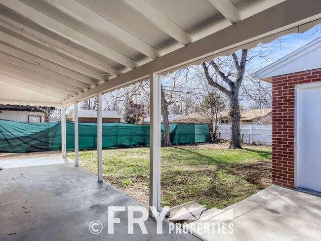 Building Photo - Renovated Harvey Park home