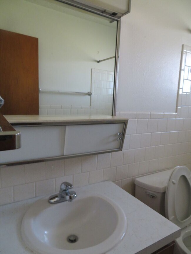 Building Photo - AVAILABLE NOW-Large 3 Bedroom, 2 Bath home for Rent