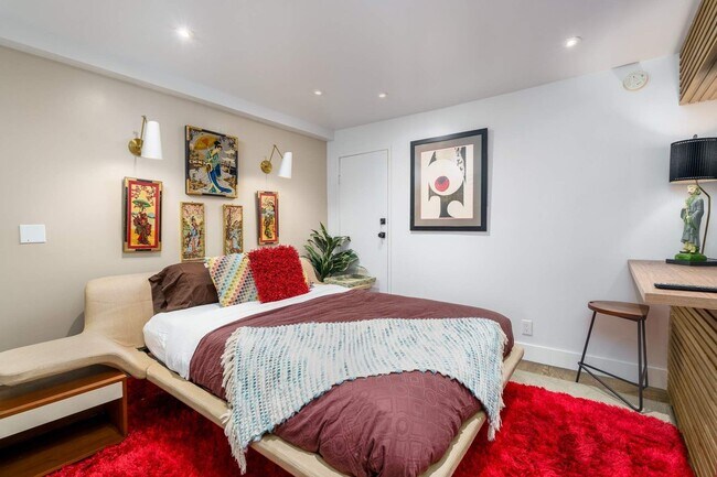 Building Photo - 2066 Glencoe Way