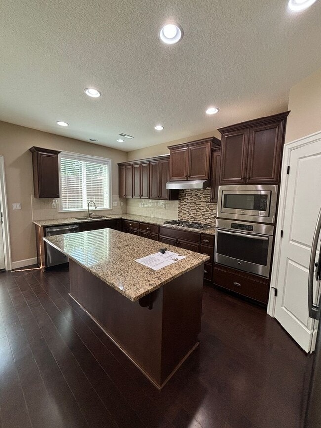 Building Photo - NW Portland- Newer Bethany Home! Gourmet Kitchen, Open Loft/Landing, Large  Master Suite!