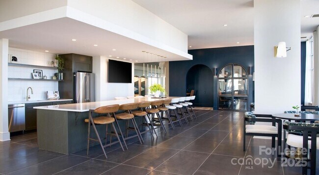 Building Photo - 4300 Sharon Rd