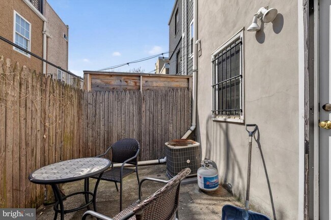 Building Photo - 1708 Catharine St