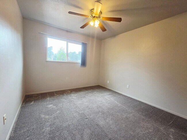 Building Photo - 250 Dolomite Dr