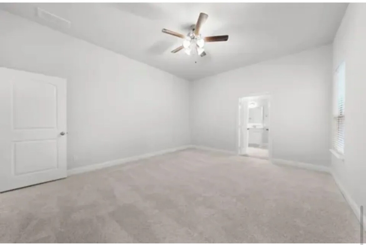 Building Photo - 328 Saltmeadow Ln