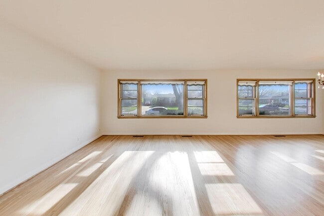 Building Photo - 8840 Keeler Ave