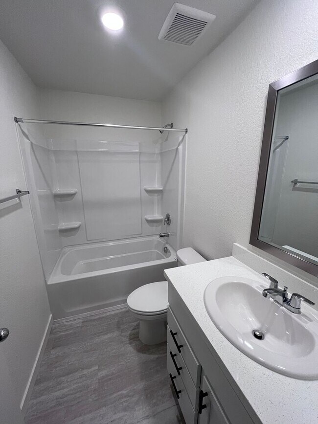 Building Photo - BEAUTIFUL NEW SMART HOME IN WEST ROSEVILLE!!