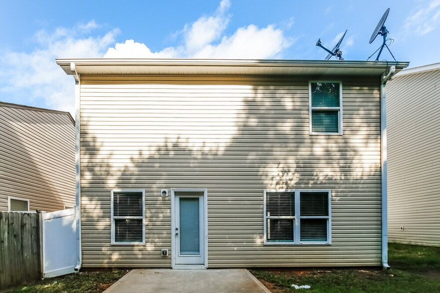 Building Photo - 466 Hill Crest Cir