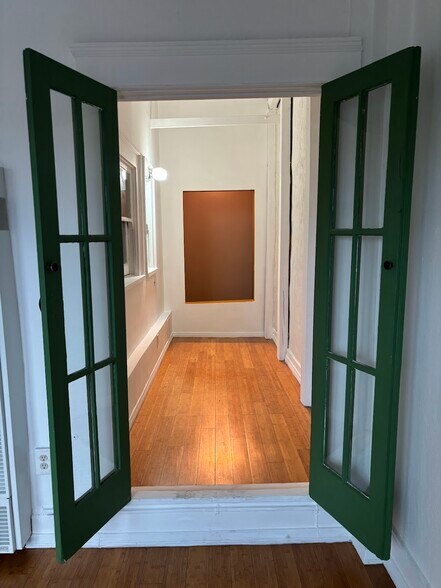 Building Photo - 6531 West Blvd., Apt 6