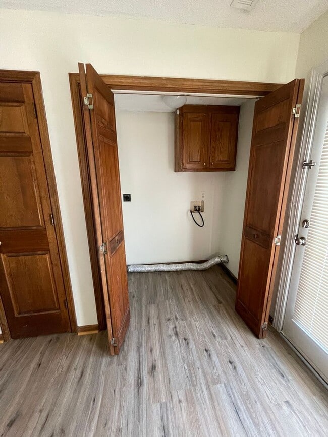 Building Photo - 3 Bedroom 2.5 Bath Townhome Located in Fou...