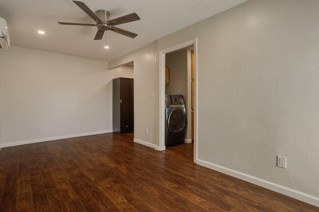 Building Photo - 501 El Paraiso Rd NW