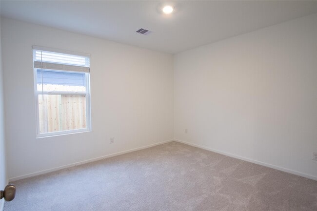 Building Photo - 1551 Sunset Ridge Dr