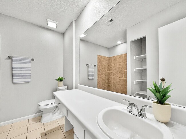 Building Photo - Charming 3-Bed, 2-Bath Home in Lewisville with Open Floor Plan & Fireplace