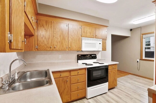 Building Photo - 4539 Bloomington Ave