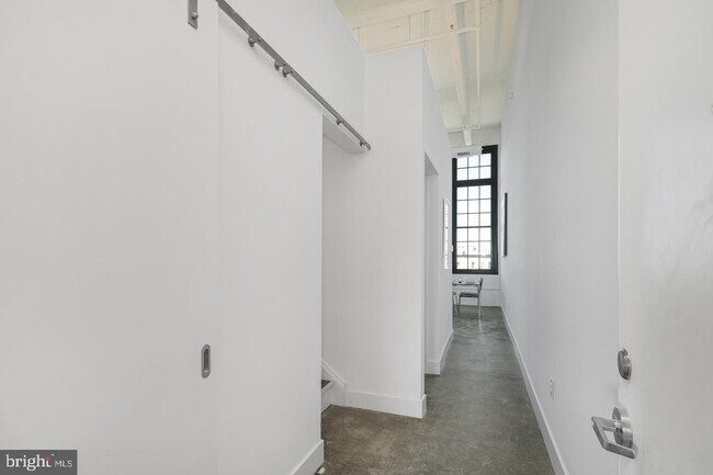 Building Photo - 2137 E Huntingdon St