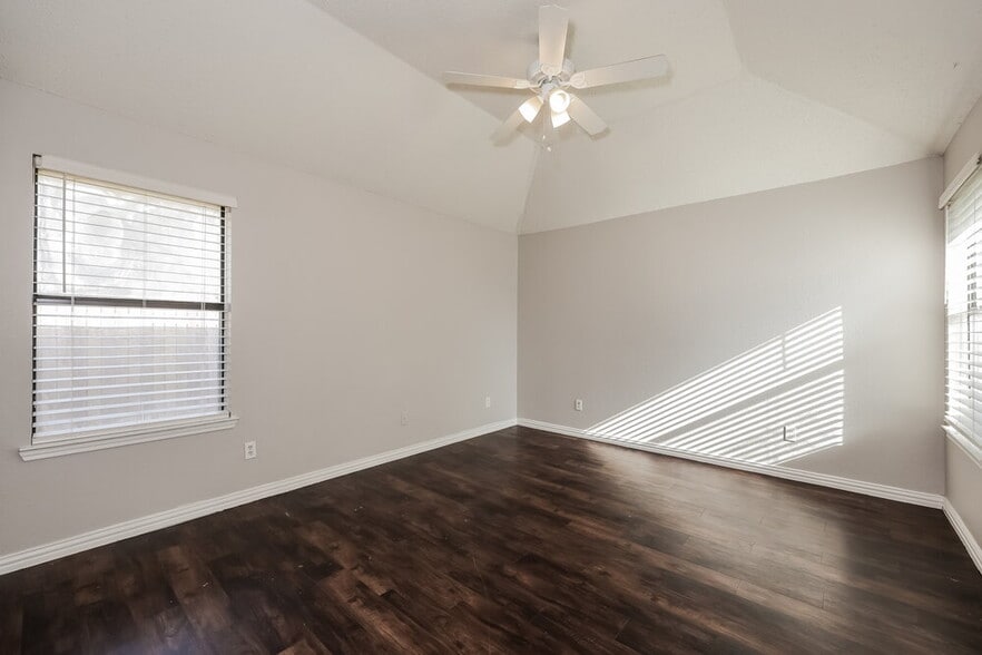 Building Photo - 3309 Creekwood Ln