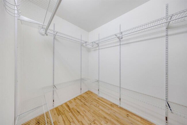Building Photo - 18181 NE 31st Ct