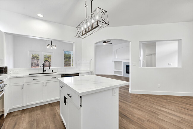 Building Photo - 10556 E Greenbury Way