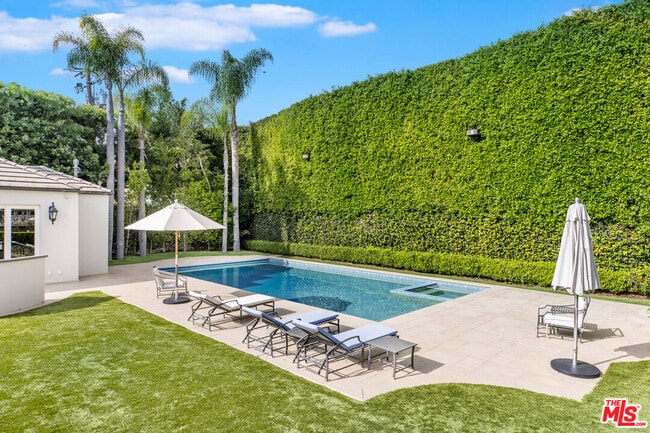 Building Photo - 709 N Maple Dr