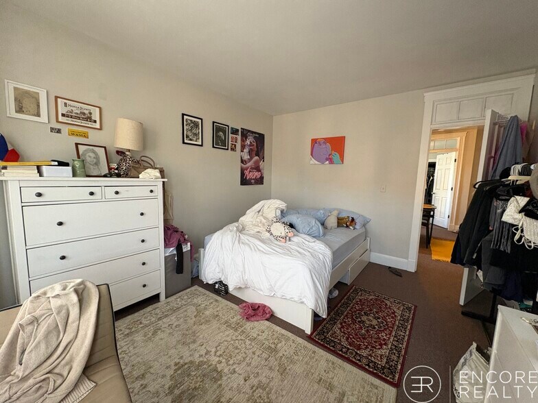 Building Photo - 822 Beacon St