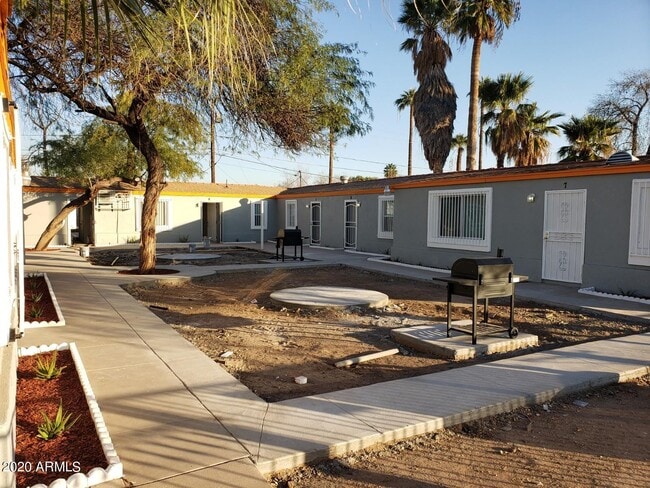 Building Photo - 909 S 35th Ave