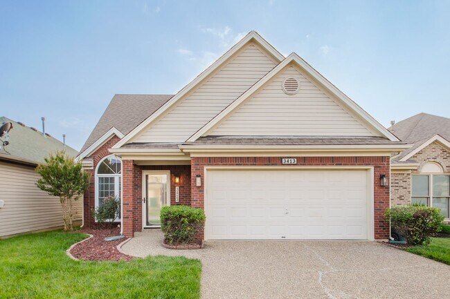 Building Photo - Move-in-ready 3 bed / 3 Full Bath In Louisville's Four Seasons — Fully Updated, No Carpet, Fiber ...