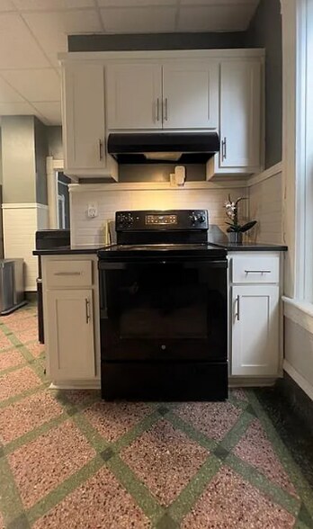 Building Photo - 523 Tracy Ave