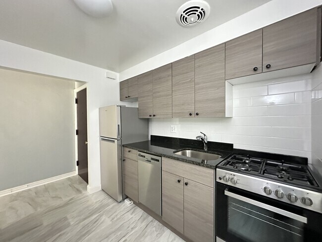 Building Photo - 6715 N California Ave