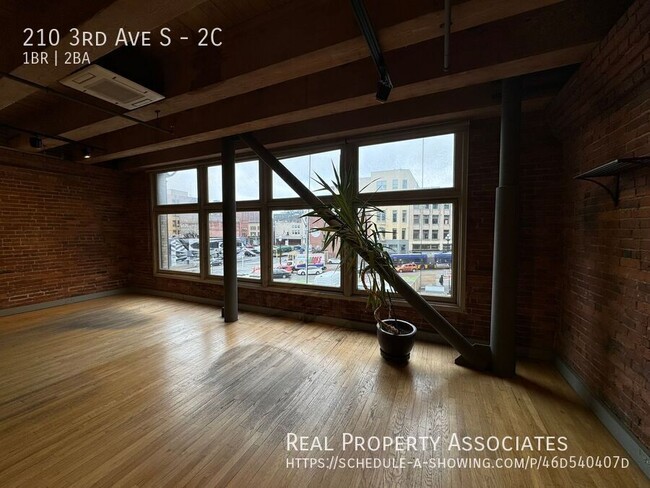 Building Photo - Pioneer Square Loft