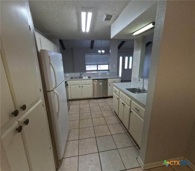 Building Photo - 207 Palmwood Dr
