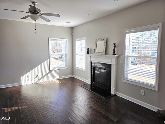 Building Photo - 281 E Webber Ln