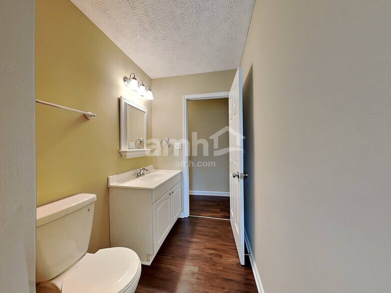 Building Photo - 541 Clyde Dr
