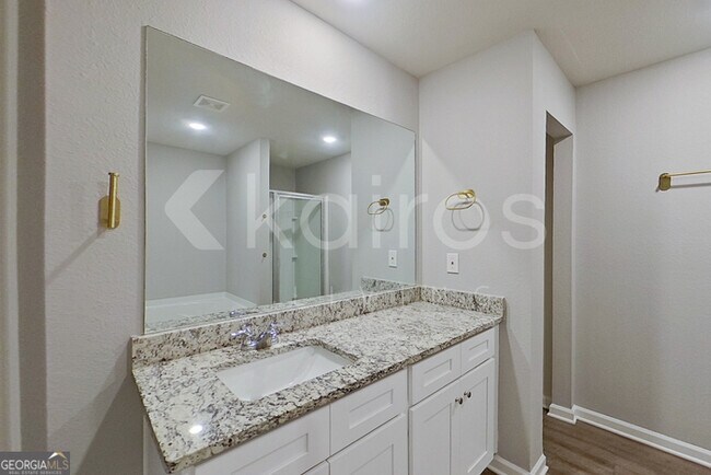 Building Photo - 3440 Bridgewood Dr