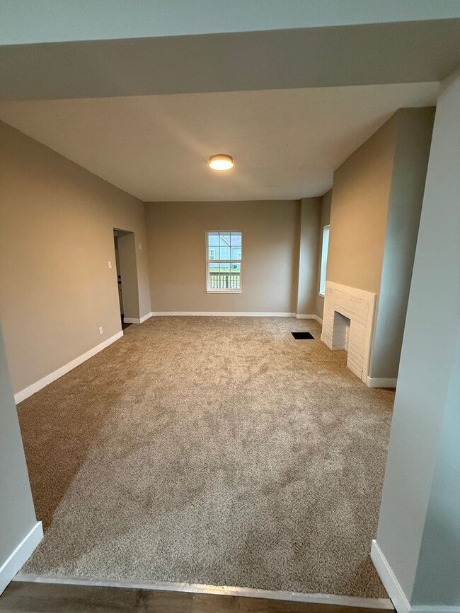 Building Photo - Welcome to this charming 3-bedroom, 2-bath...