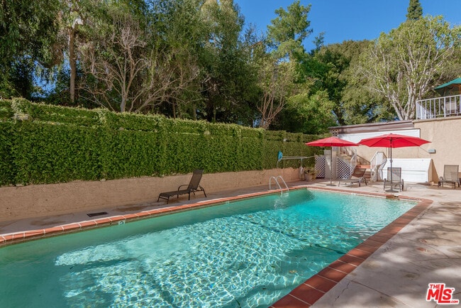 Building Photo - 5139 Balboa Blvd