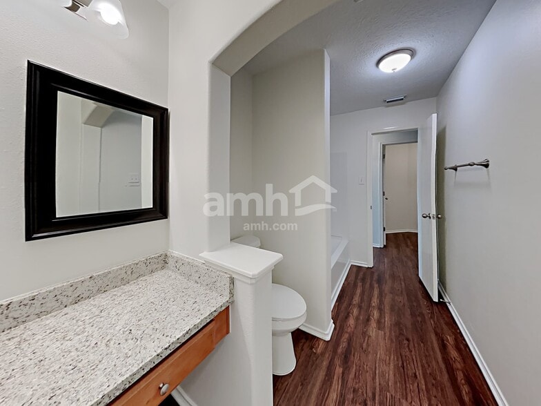 Building Photo - 20111 Niagara Falls Dr