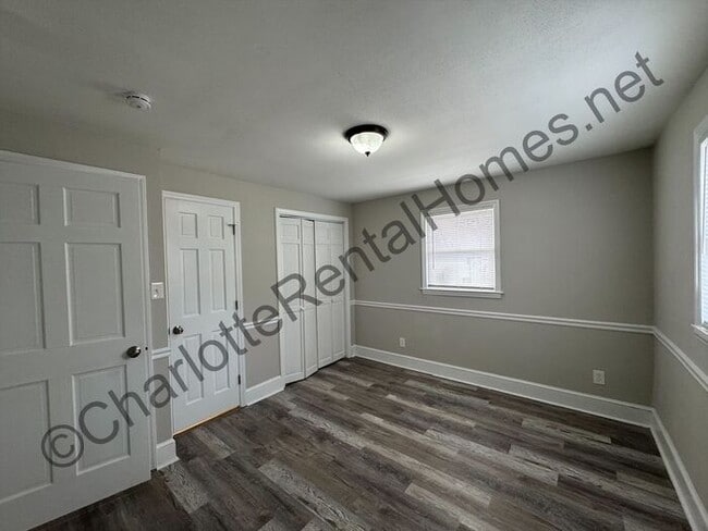 Building Photo - 3 Bedroom 1.5 bath home in Mathews!
