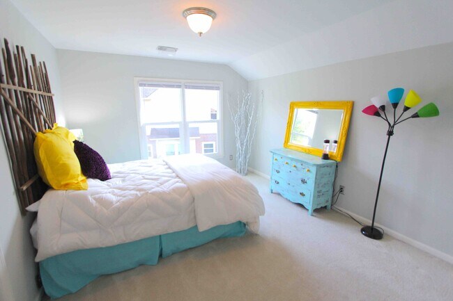 Building Photo - 5711 Chadwick Ln