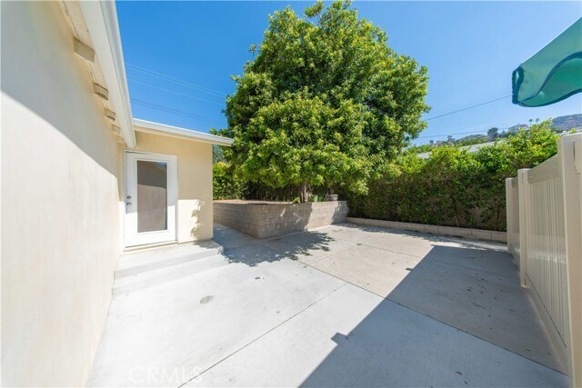 Building Photo - 1053 E Angeleno Ave