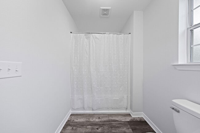 Building Photo - 220 Fir Ave