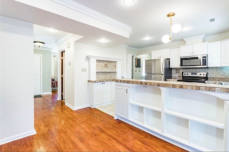 Building Photo - 6504 Hammersmith Dr