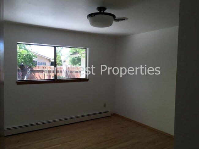 Building Photo - 5608 Hill N Dale Dr