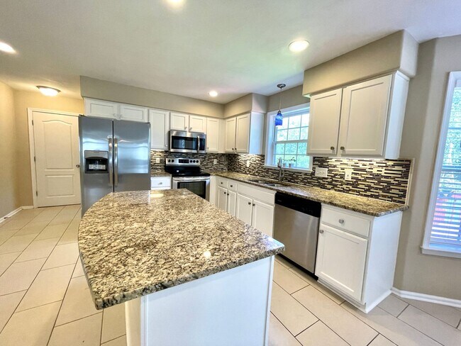 Building Photo - Beautiful large Castleton home
