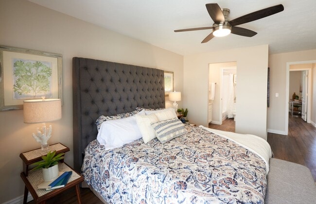 Building Photo - Riverside 1492-94