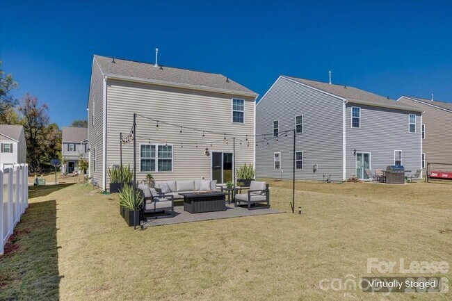 Building Photo - 587 King Clover Ln