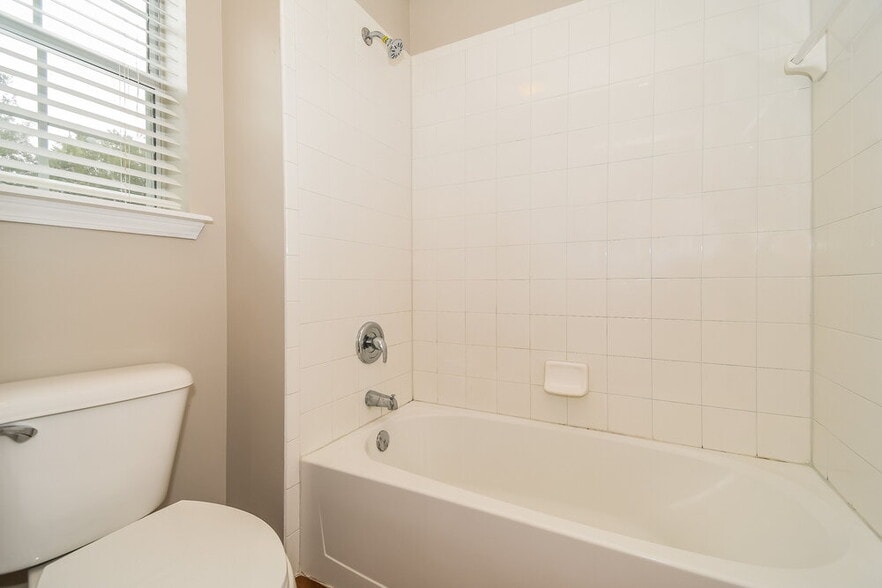 Building Photo - 6199 Whitsbury Ct