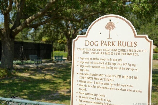 Building Photo - 2225 SW Creekside Dr