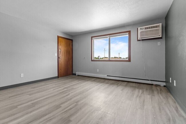 Building Photo - 1550 Moraine Terrace